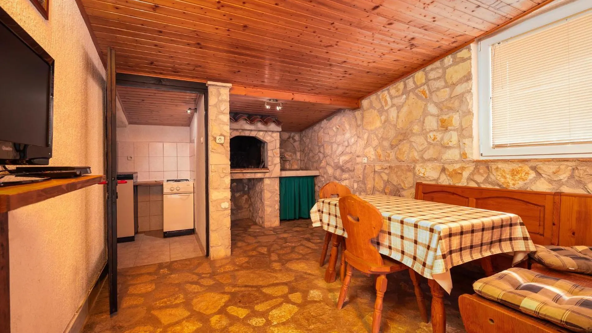Holiday home 2 Bedroom Beautiful Home In Liznjan