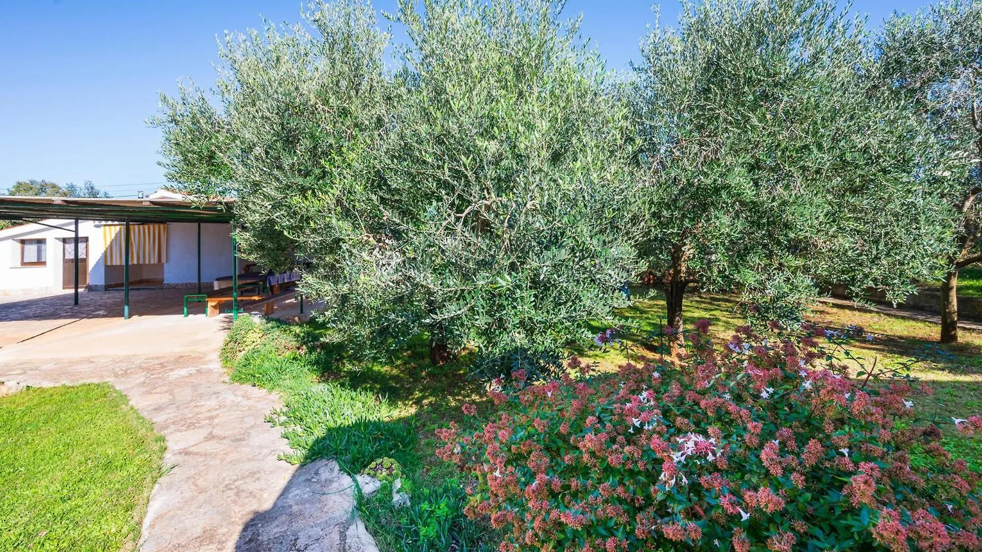 2 Bedroom Beautiful Home In Liznjan Croatia