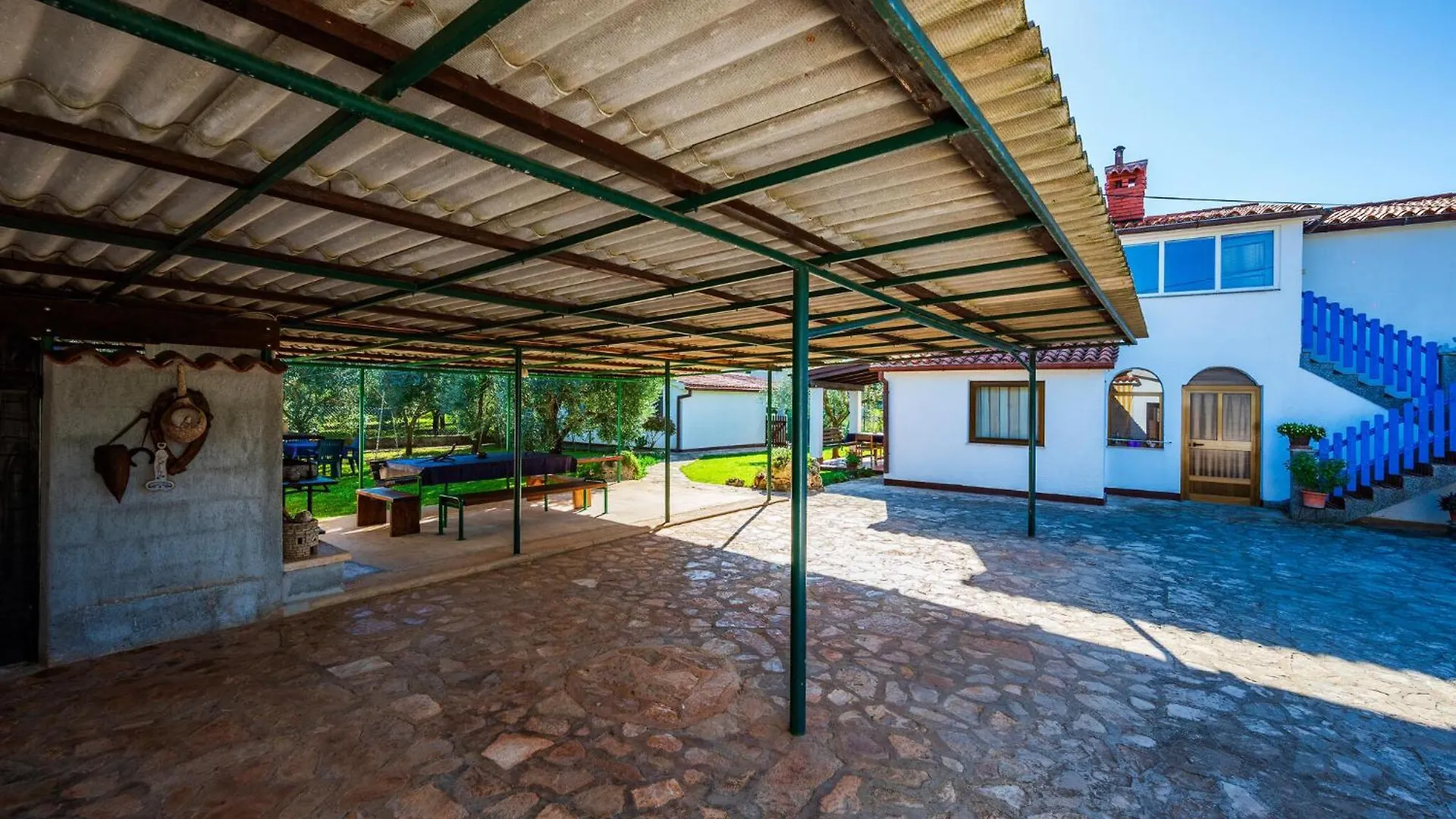 2 Bedroom Beautiful Home In Liznjan Holiday home